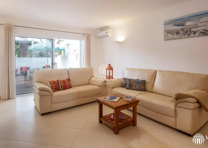 Townhouse Farah ヴィラ ヴァーレ・ド・ローボ