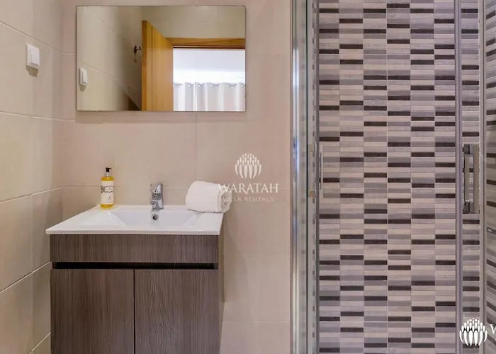 Townhouse Farah ヴィラ *